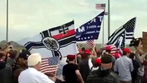 Reichskriegsflagge bei Trump-Rally in Huntington Beach