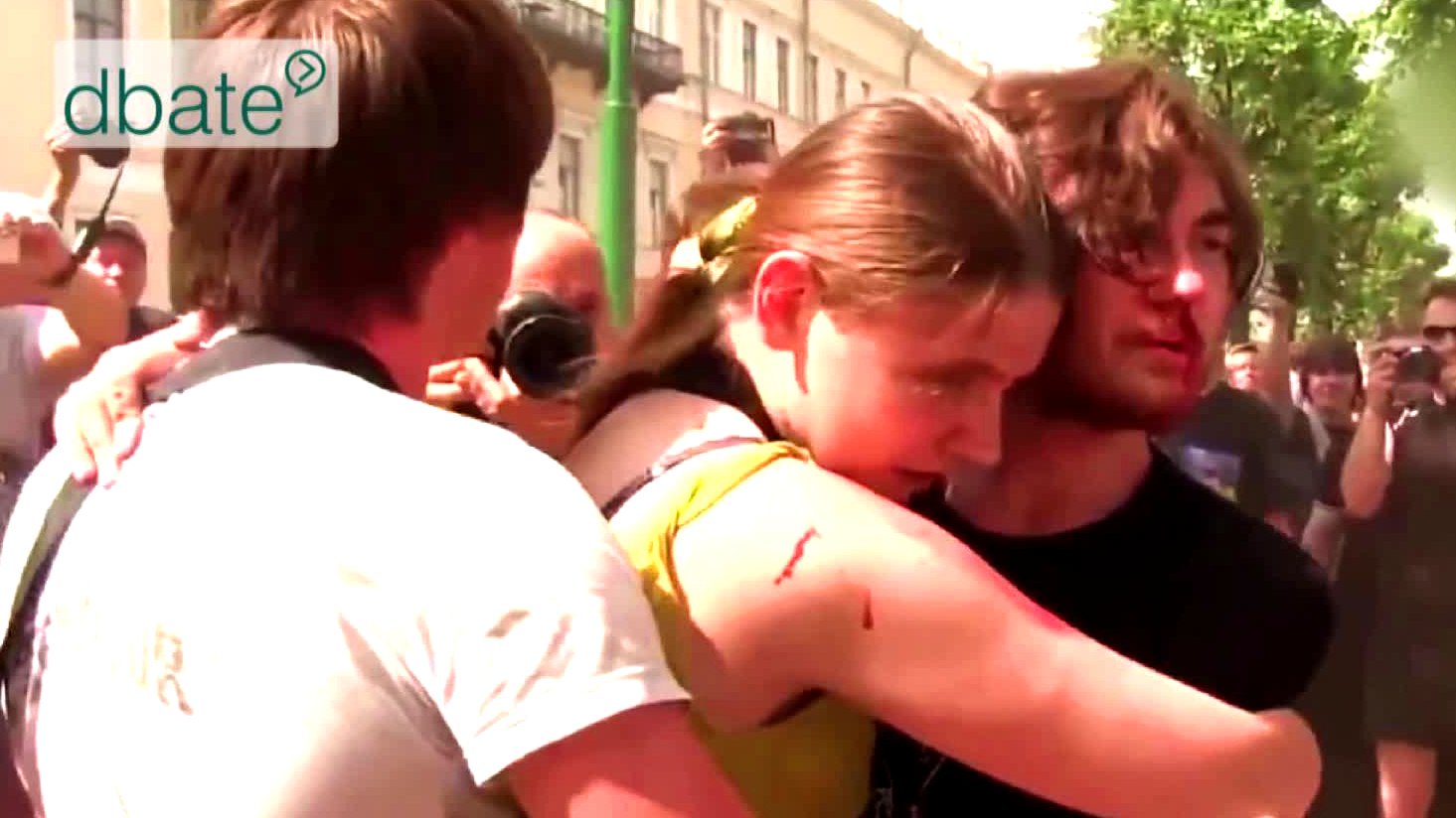Homosexuelle werden in Russland zusammengeschlagen, 2014.