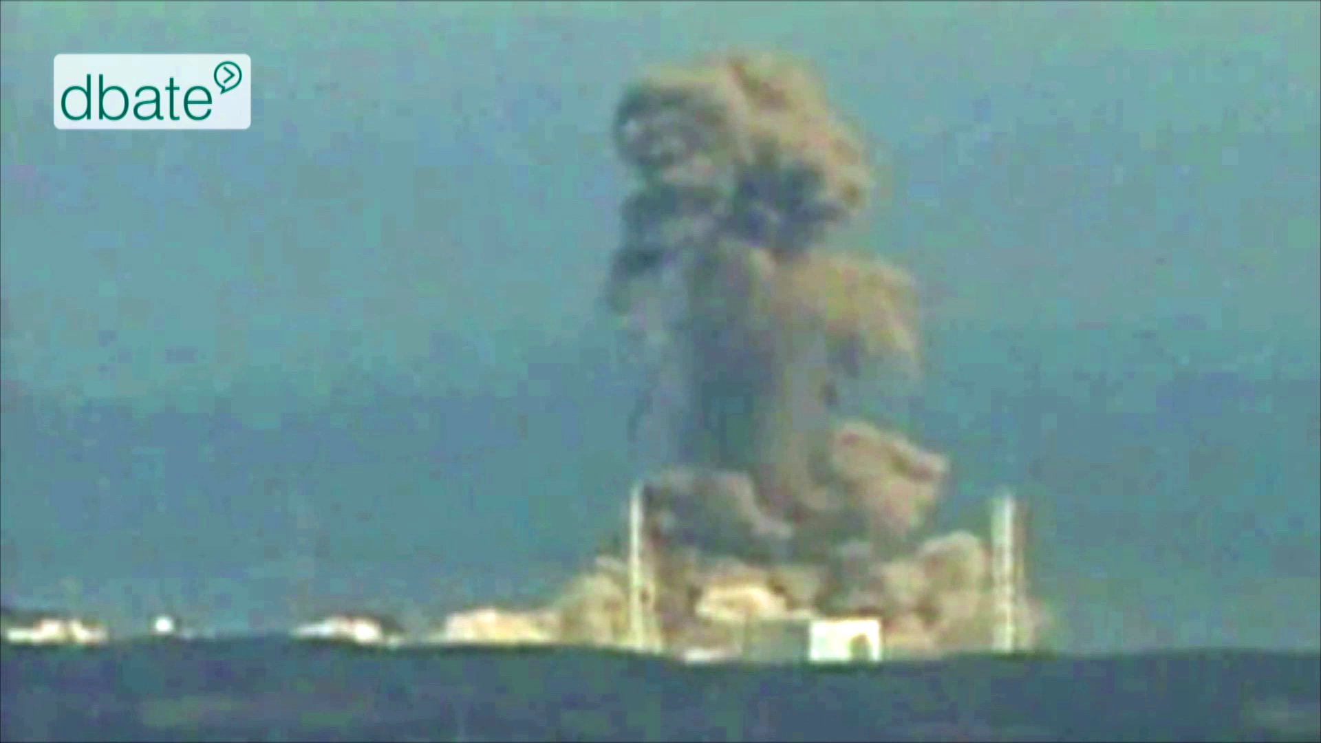 Ein brennendes AKW in Fukushima.
