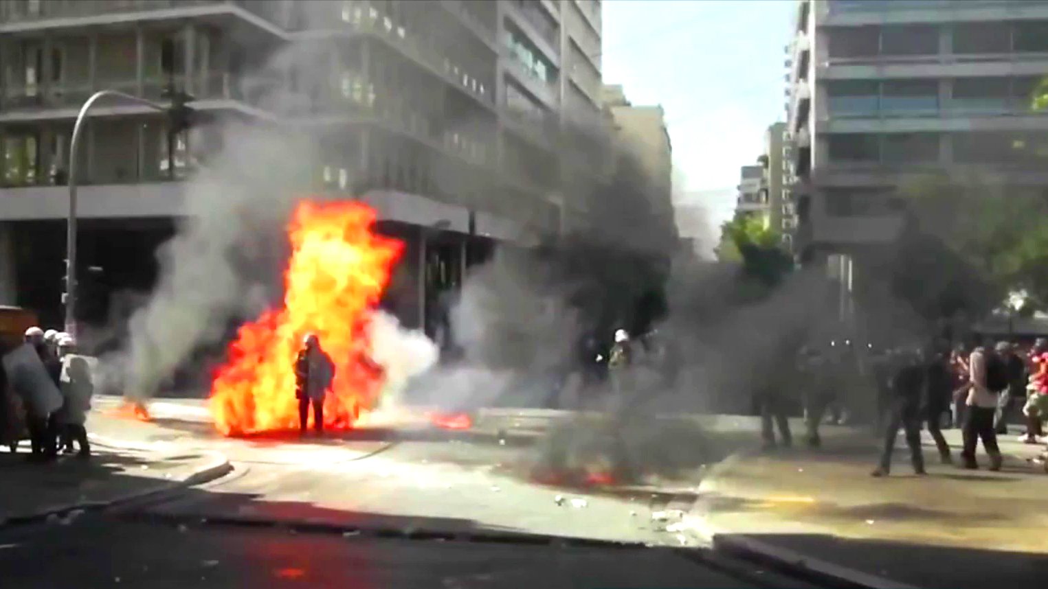 Straßenschlachten und Krawalle in Athen, Griechenland.