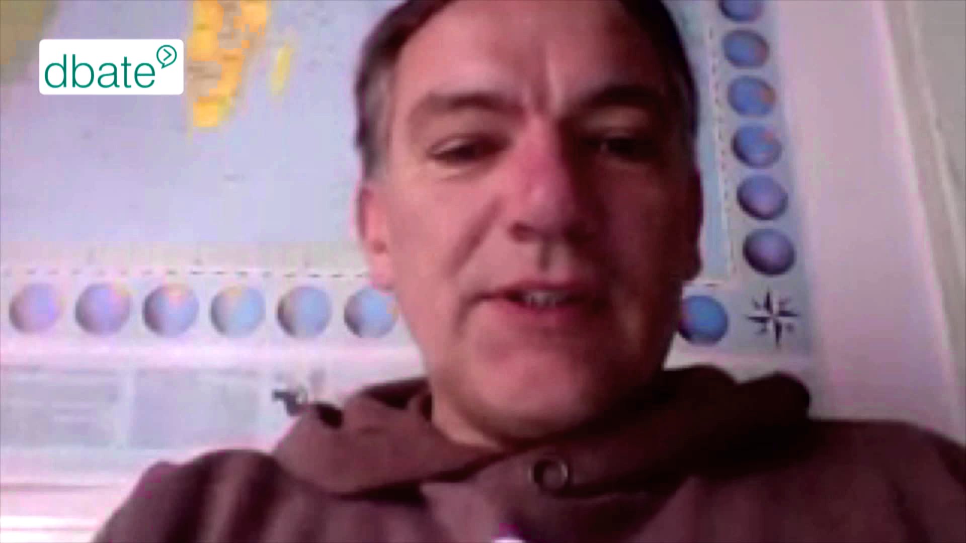 Jan van Aken (DIE LINKE) spricht im dbate-Skypeinterview über Rüstungsexporte nach Saudi-Arabien.
