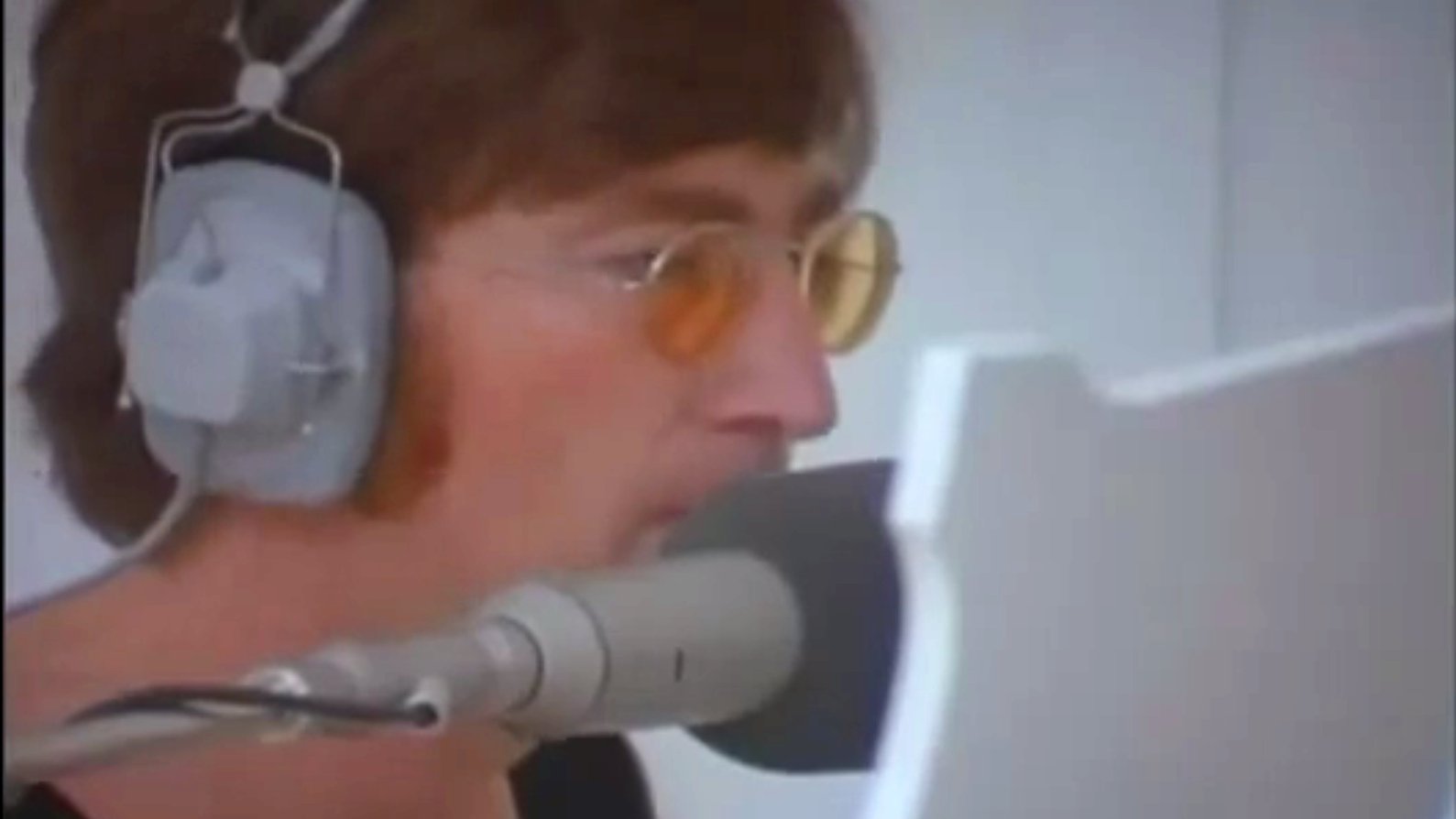 Beatles-Legende John Lennon nimmt seinen Hit "Imagine" auf, 1971.