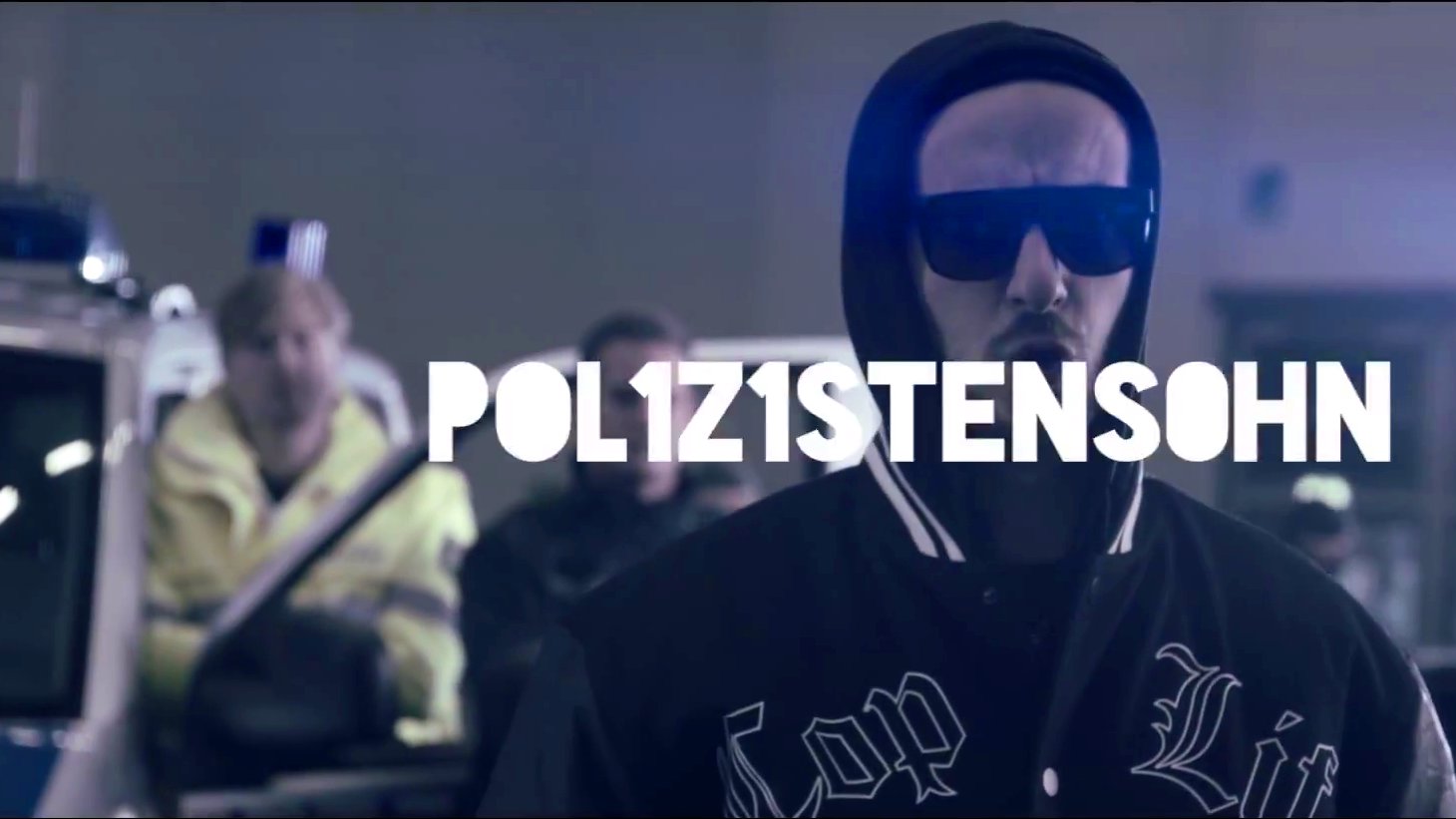 Moderator Jan Böhmermann (NEO MAGAZIN ROYALE) rappt "Pol1z1istens0hn", 2015.