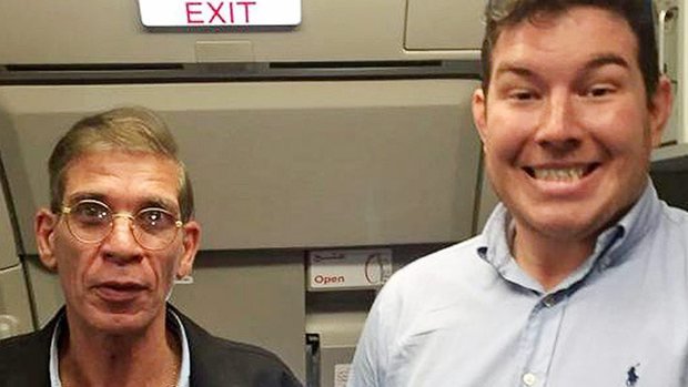 Vieldiskutiert: Dieses Selfie mit dem Flugzeugentführer, 2016 (Video)