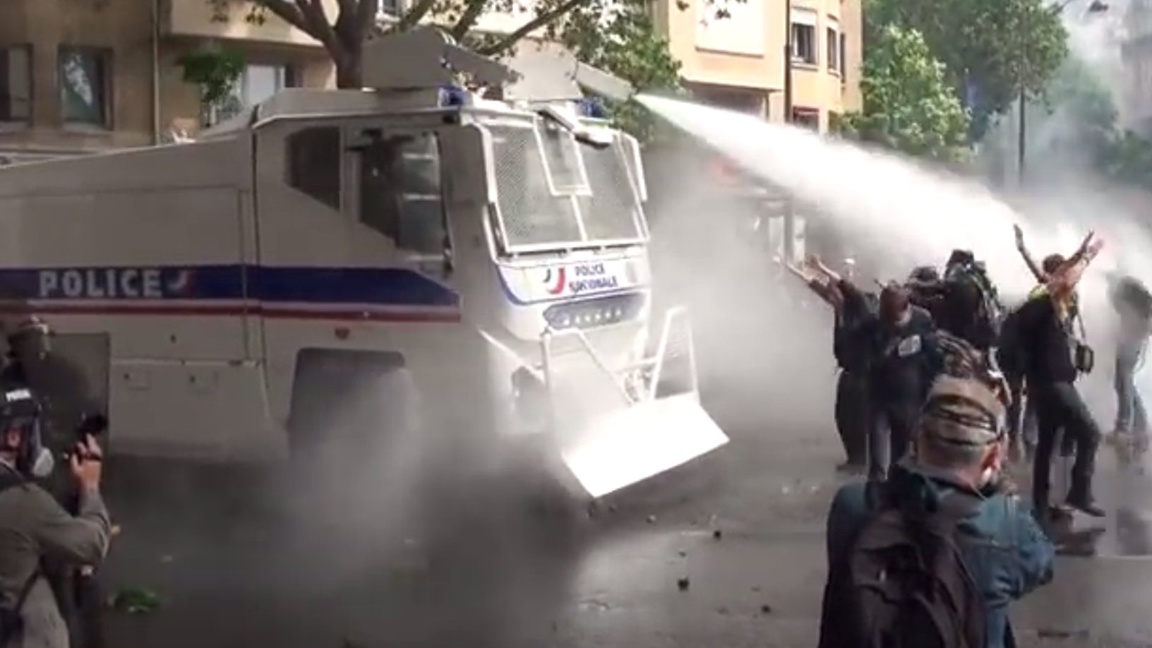 Flash: Unruhen in Paris 14.Juni