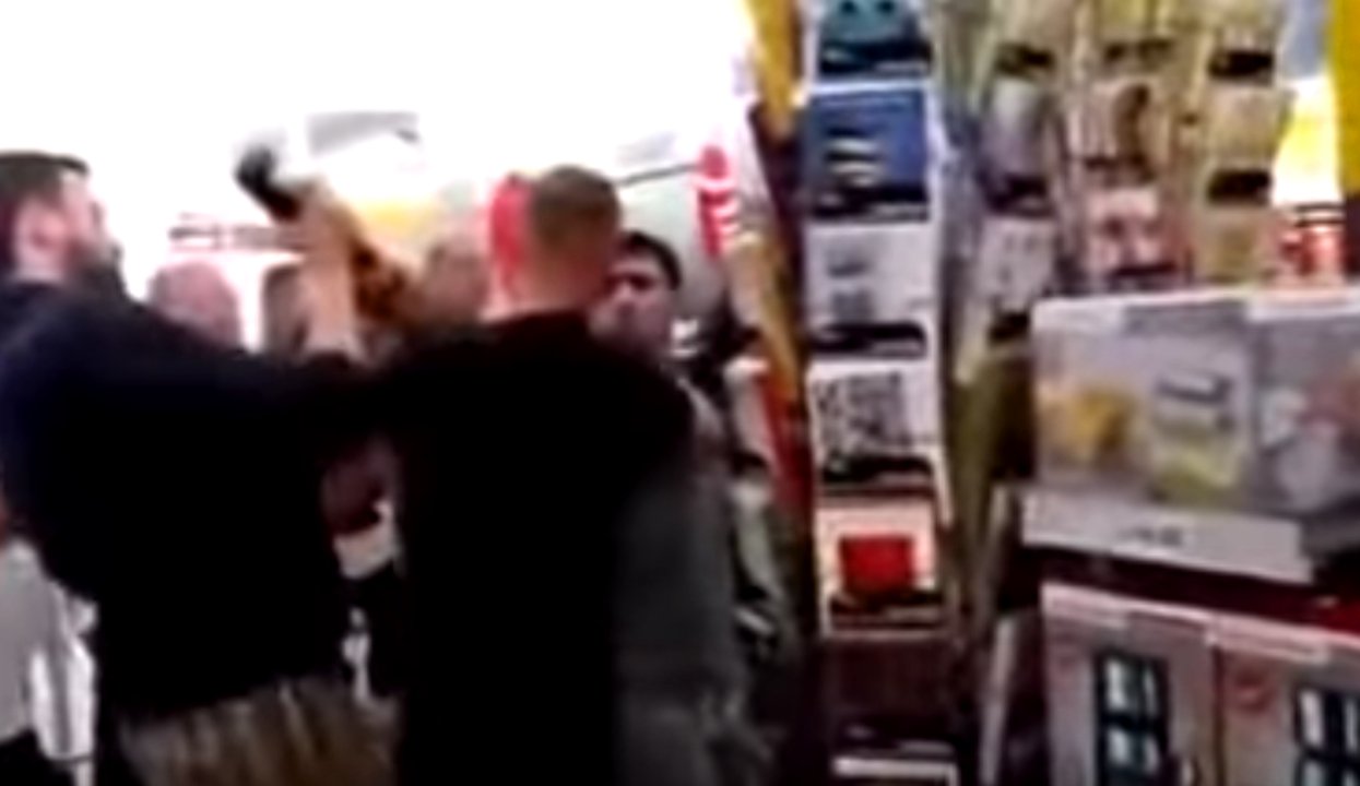 Bürgerwehr in Sachsen attackiert jungen Iraker in Netto-Supermarkt