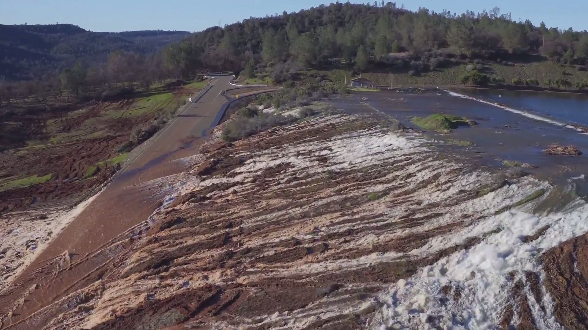 Notstand in Kalifornien: Damm in Oroville droht zu brechen