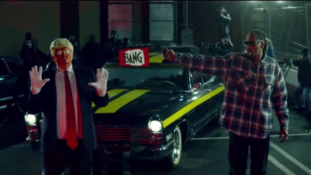 "BANG" – Snoop Dogg erschießt Clown-Präsidenten „Ronald Klump“