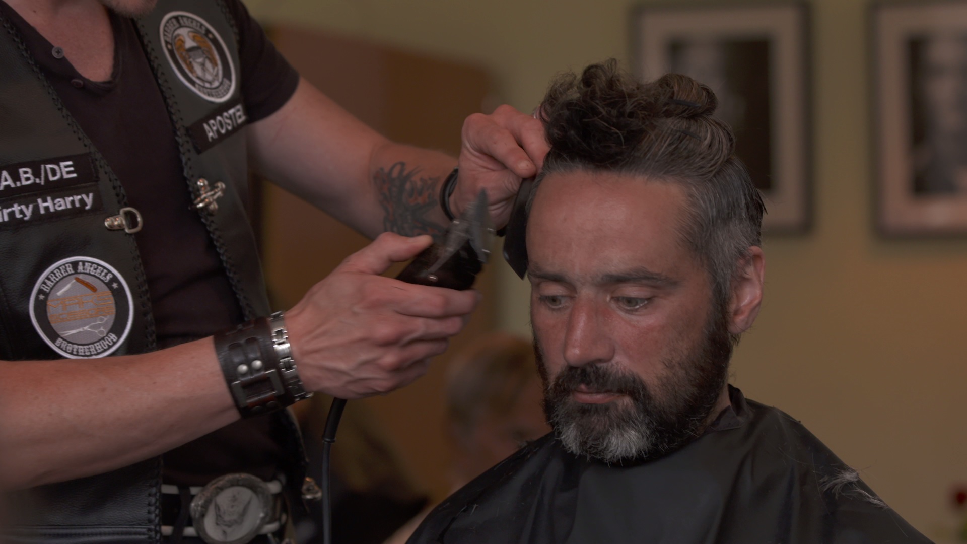 Frisuren für ein neues Ich – wie die Barber Angels Obdachlosen helfen