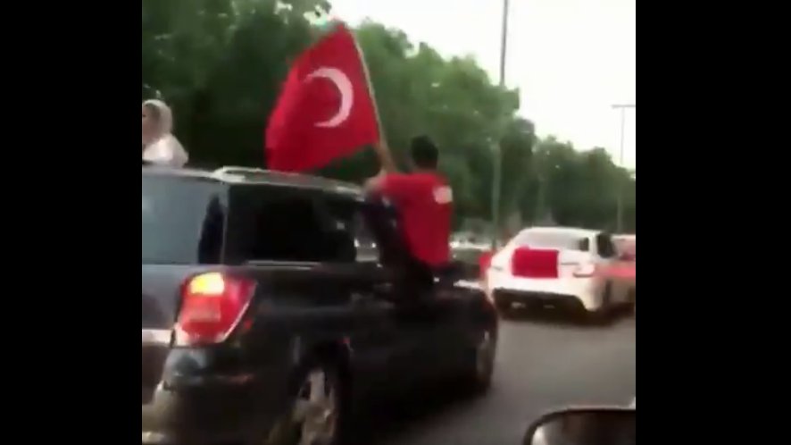 Wiederwahl von Erdogan: Türken in Deutschland feiern mit Autokorso