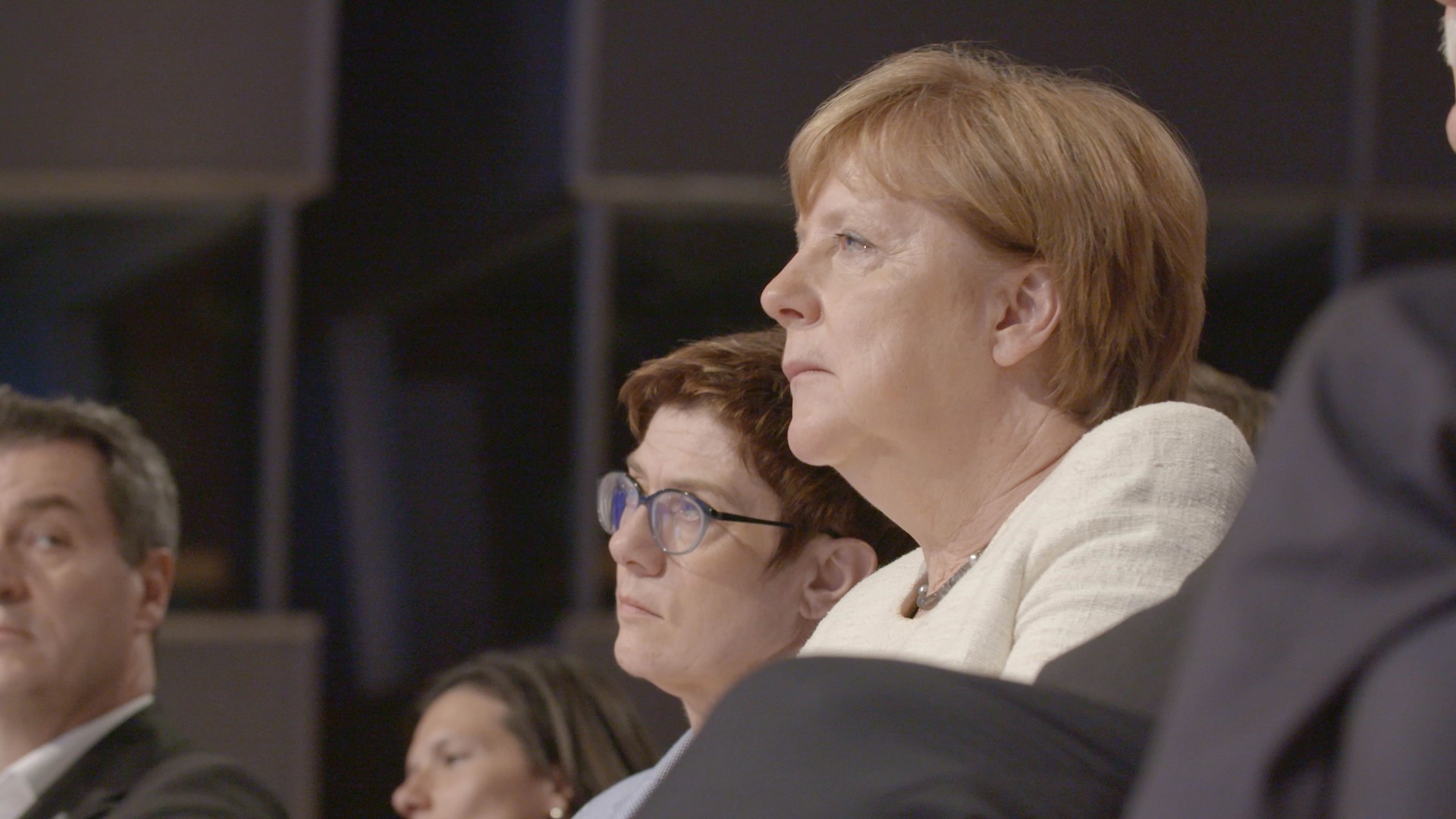 2 Die Notregierung_AKK_Merkel © ECO Media